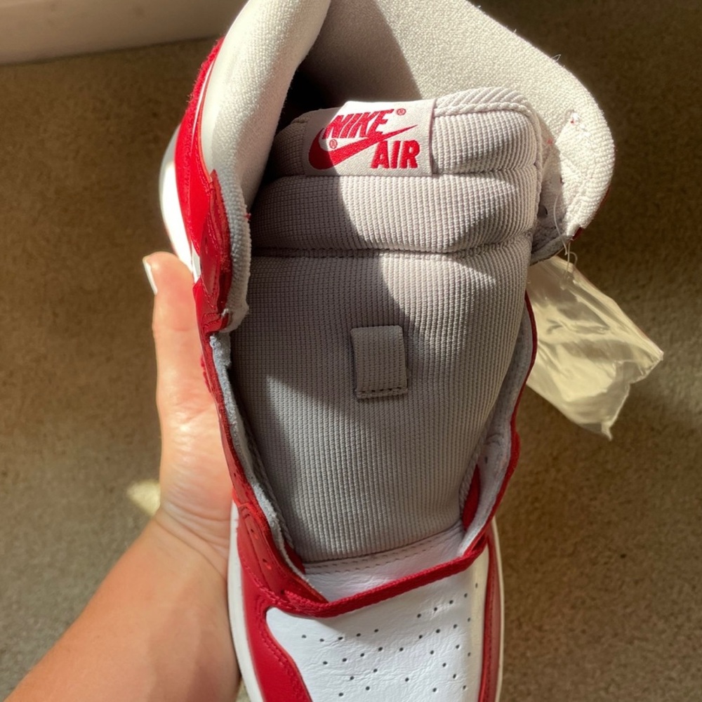 Air Jordan 1 Retro High OG Women's Shoes
Style: DJ4891-061 - Picture 5 of 8